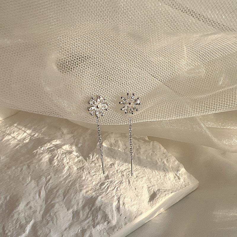 Серьги-цепочки для ушей Flash Diamond Flower Earline Female Internet Celebrity Little Fresh Celebrity Style Short Daisy Five-Pleptic Flower Fringed