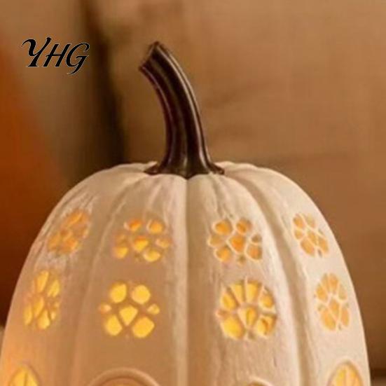 Thanksgiving Home Ornament Lighted Pumpkin Cottage Ornament, Flickering Tabletop Lamp, Light-Up Retro Resin House Farmhouse Fall Centerpiece