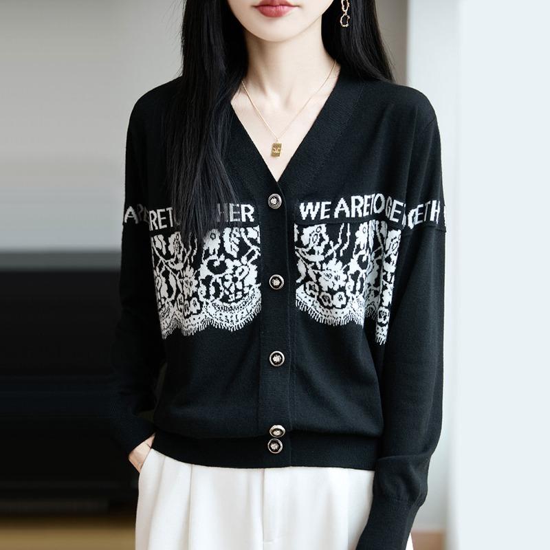 Autumn Winter Loose Casual Jacquard Cardigan Knitting Top Women V-neck Fashion All-match Buttons Coat