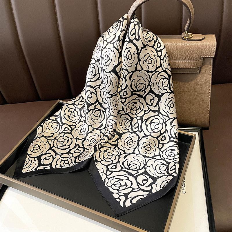 Женский шелковый шарф Camellia Black & White Mulberry - 70x70 см, стильный аксессуар на весну/осень