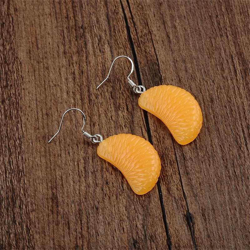 Серьги с фруктами. Простые уникальные серьги. Маленькие свежие модные милые забавные серьги с оранжевыми лепестками.