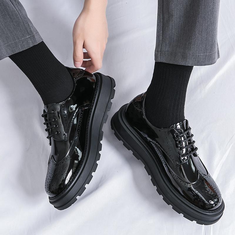 Лакированная кожаная мужская обувь Модный британский стиль дизайна Отдых на природе Деловая вечеринка Свадебное платье Популярная обувь -45
