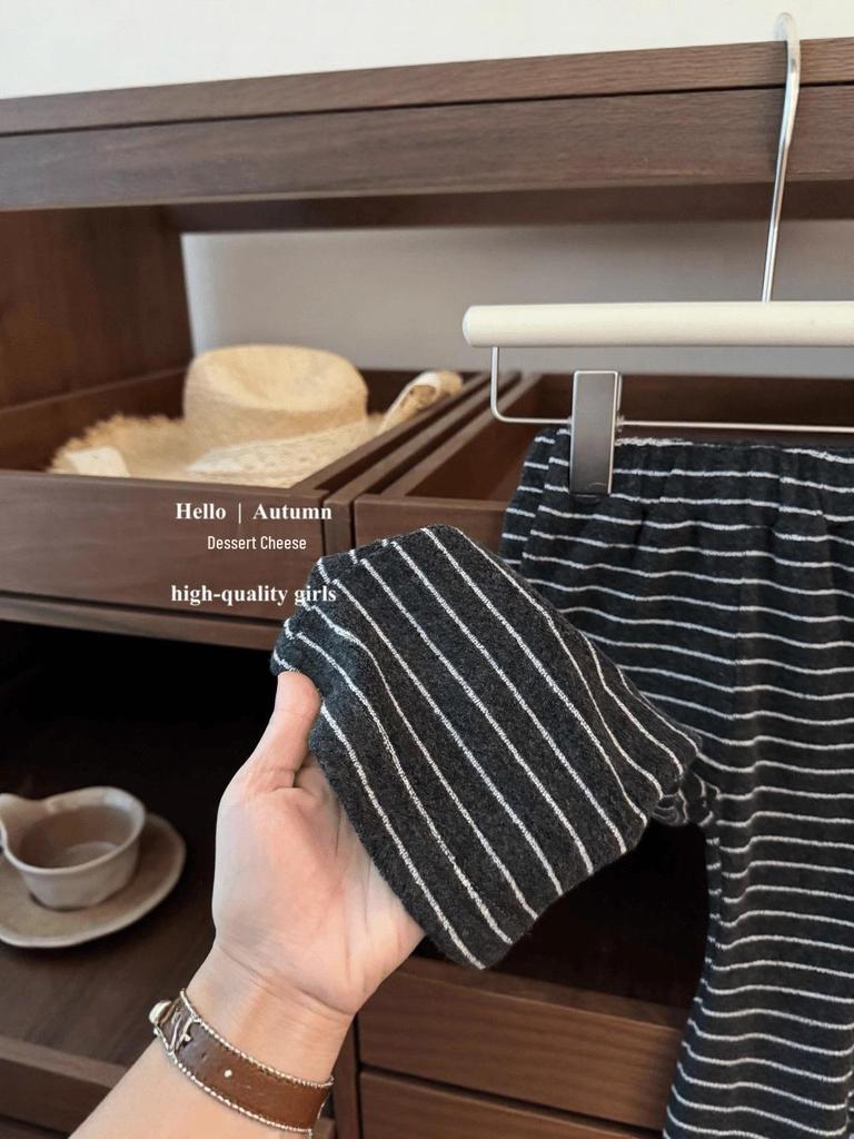 Комплект для девочек 2025 года в корейском стиле: кружевной кардиган и расклешенные брюки - Осенняя мода