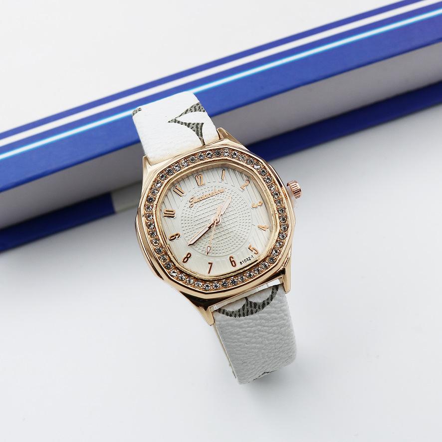 Новые модные персонализированные простые часы, женские часы, цифровые часы с ремнем и бабочкой