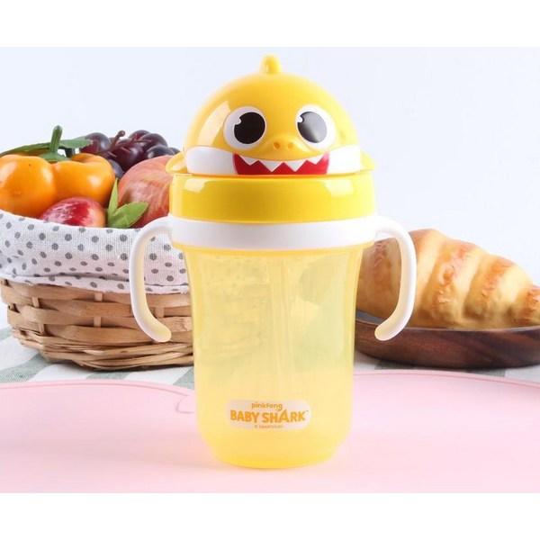 Соломенная бутылочка для воды Izoum Baby Shark 3D, 300 мл, 1 шт.