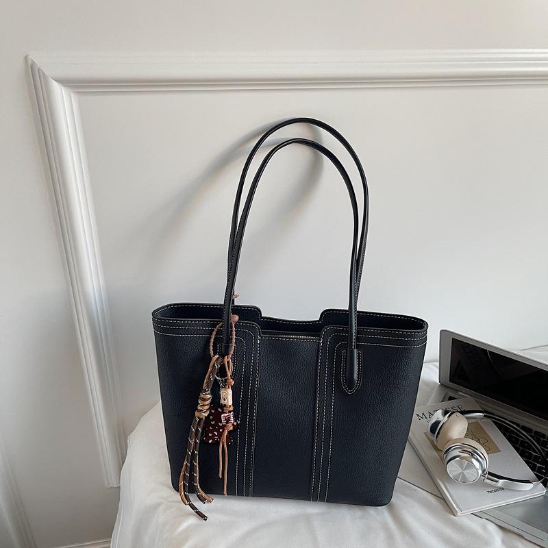 Ретро сумка женская большой вместимости 2025 новая осень и зима простая универсальная на плечо подмышку сумка-тоут для поездок на работу