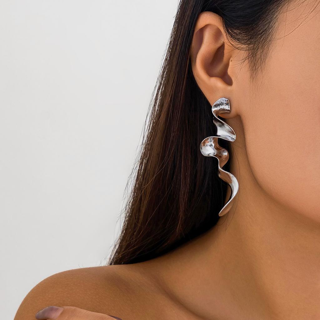 Exaggerated French Disc Metal Earrings, Simple and Irregular Texture Stud Earrings Are Niche