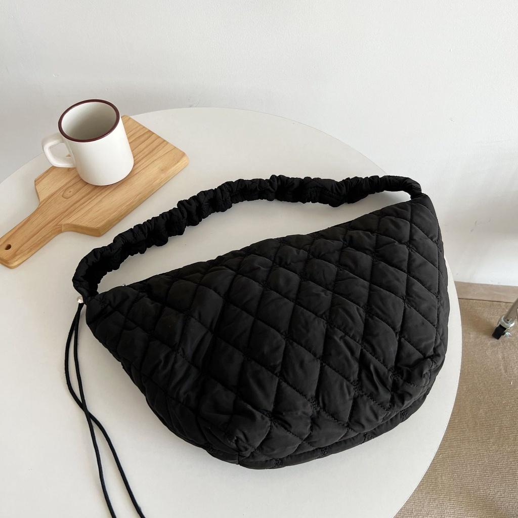 IELGY Корейская версия плиссированной сумки-облака, сумка-мешок с вышивкой ромбами, повседневная сумка-мессенджер большой вместимости