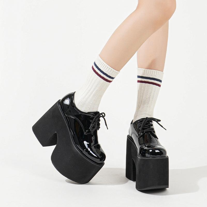 Новый стиль Толстый каблук Водонепроницаемая платформа Круглый носок Заклепки 13 см Высокий каблук Женские больших размеров Полые сандалии Большой размер 34-42