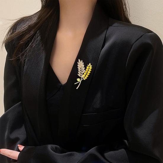 Креативная брошь в форме листа, блестящие стразы, инкрустированная булавка, костюм, шаль с лацканами, значок, пальто, аксессуары, ювелирные изделия, подарок