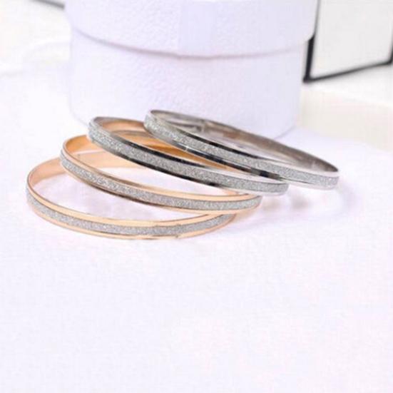 Изысканный неувядаемый женский простой браслет среднего размера с матовым кругом