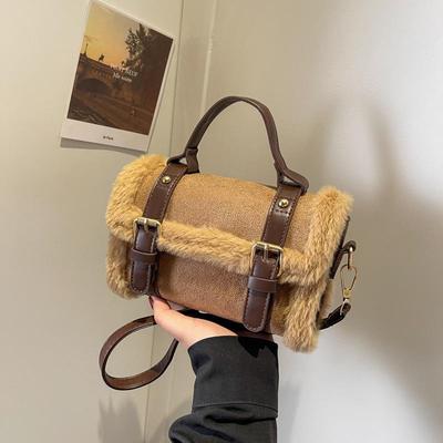 Женская сумка French Niche Plush 2024 года: Осенне-зимняя высококачественная маленькая квадратная сумка через плечо