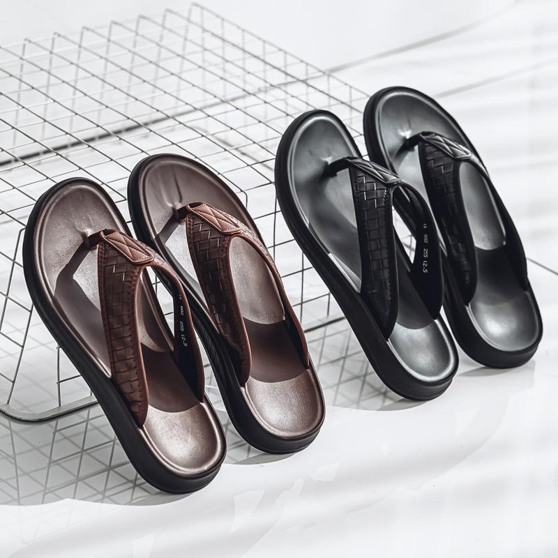 Мужские тапочки, летние, новые, легкие, роскошные, с мягкой подошвой, шлепанцы, для улицы, персонализированные, трендовые сандалии, модные, плетеные, пляжная обувь