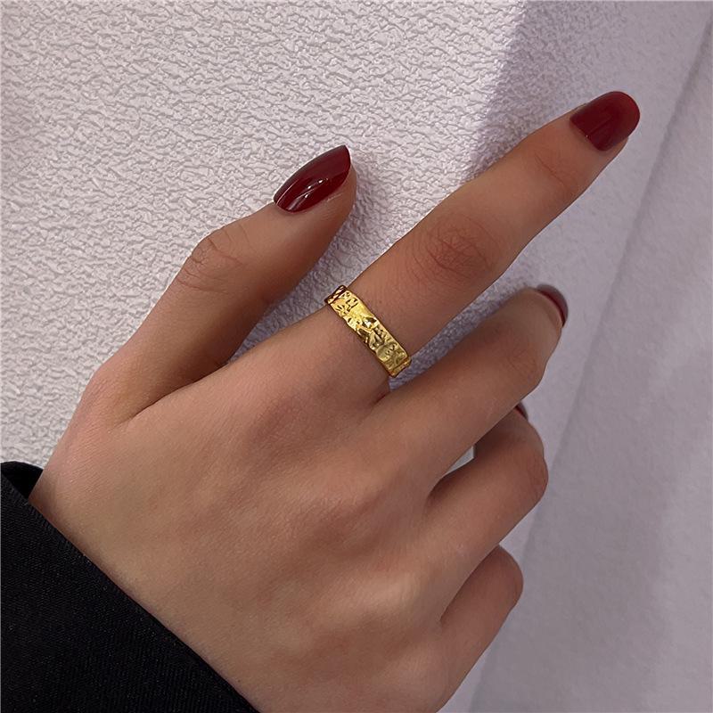 Женское высококачественное металлическое кольцо с мятой текстурой - уникальный дизайн, открытый стиль, легкая роскошь, простой, но элегантный аксессуар для широкого указательного пальца