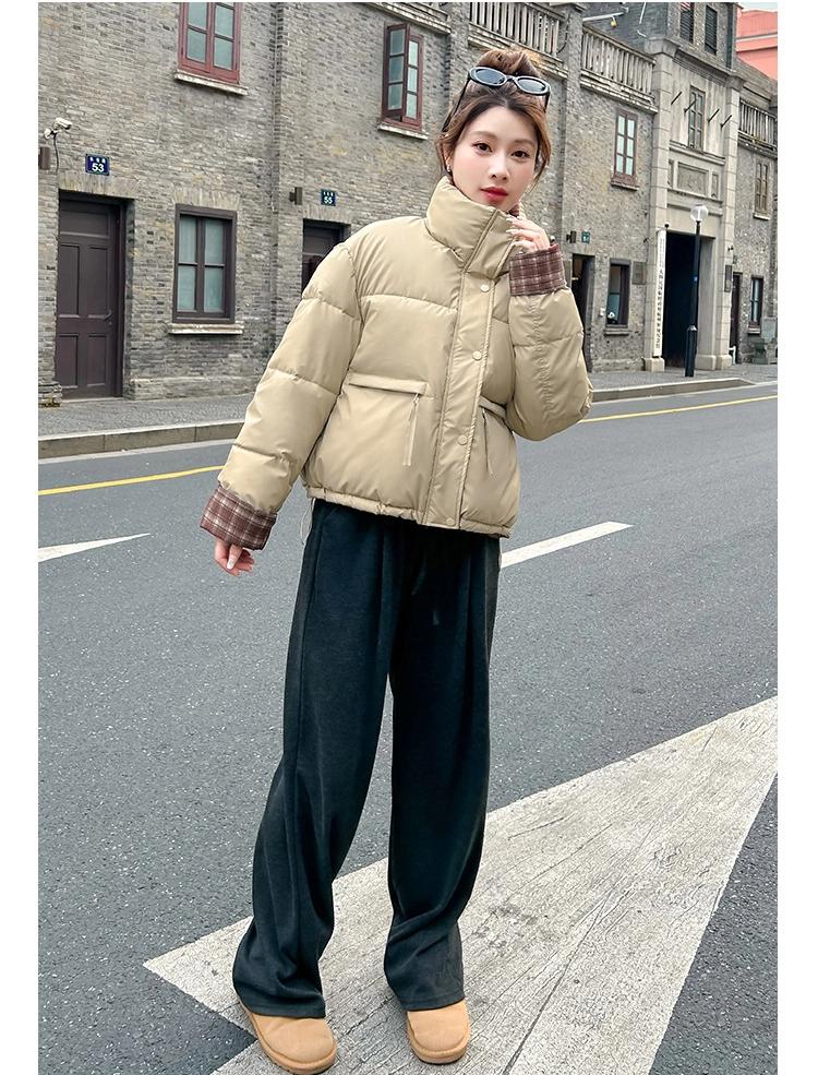 Хлопковая теплая куртка с контрастной клеткой и воротником-стойкой, короткая, утолщенная