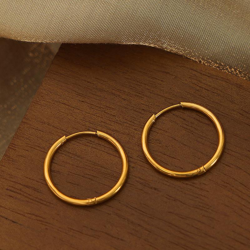 Стильные геометрические позолоченные титановые серьги-кольца