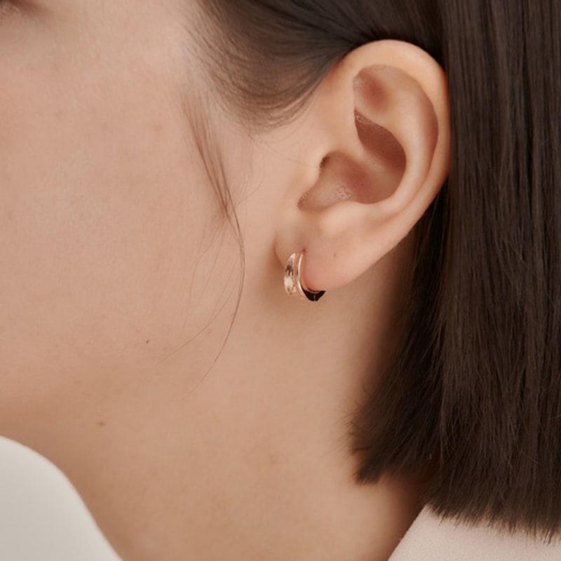 ELLE Jewelry 14K GF Simple Line Hole One-Touch Earrings ELGPEE558