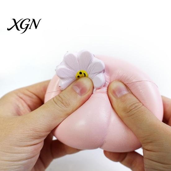 Slow Rebound Stress Ball Slow-Rising Butt Peach Squeeze Toy with Smile Flower Soft PU Shaped Fidget for Relief Cute Decompression Gadget Kids Adults