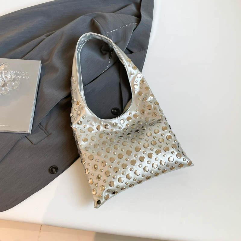 Летняя сумка через плечо с заклепками, брендовая, модная, из высококачественной ПУ кожи, универсальная, однотонная, для通勤, тоут, женская сумка-ведро, подмышечная сумка