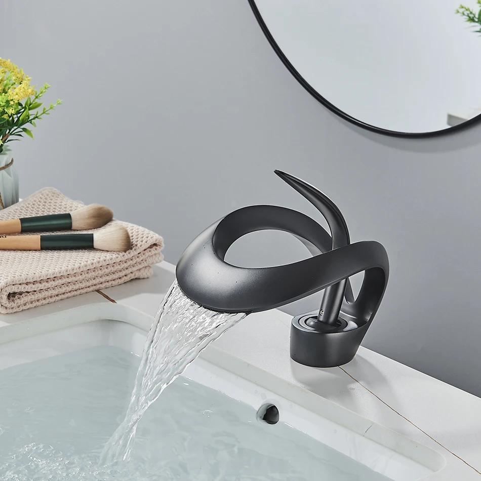 Uythner Роскошный Креативный Водопадный Смеситель для Раковины Однорычажный Настенный Смеситель для Раковины Черная Латунь Горячая Холодная Вода для Ванной Комнаты Смеситель для Туалетного Столика