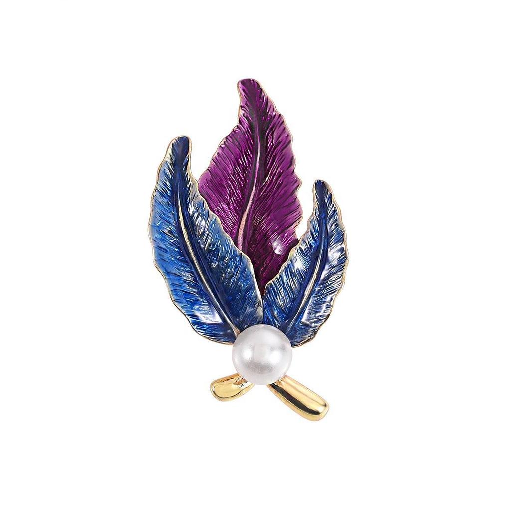 Elegant 3D Leaf & Pearl Brooch - Fashionable Pin for Clothing Accessories