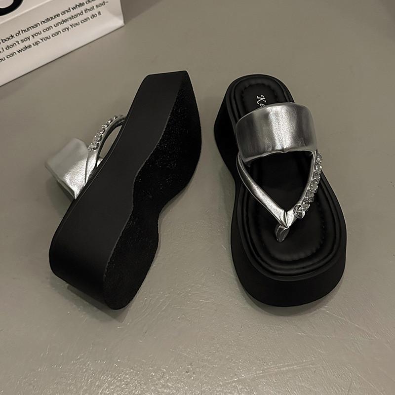Stylish Thick Sole Women's Flip Flops Summer Casual Wedge Sandals In Black Color