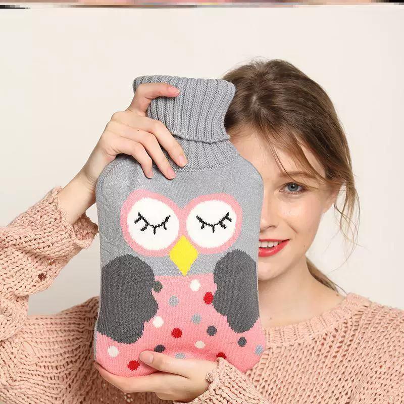 Hot Water Bottle for Bed Use, Warm Water Bag for Warming Feet, Filling with Water, Large Size for Sleeping in Bed, Thickened and Explosion-Proof