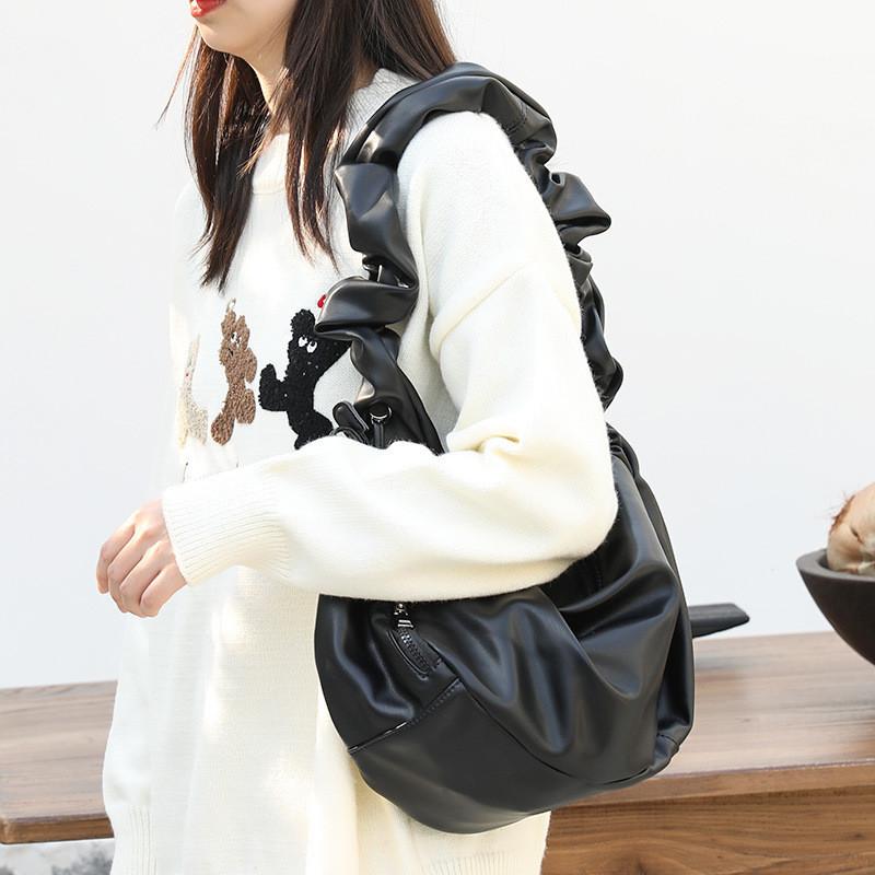 IELGY Korean Version of Casual Soft Leather Dumpling Bag, Fashionable Pleated Shoulder Armpit Bag, Retro Drawstring Messenger Women's Bag