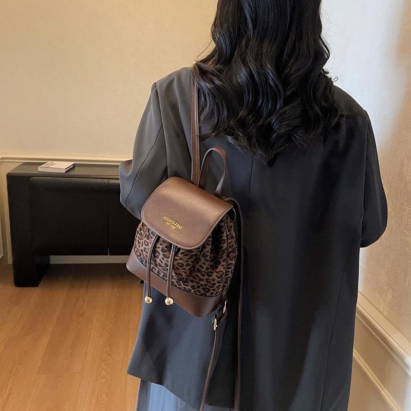 Leopard Print Vintage Small Backpack - Fashionable and Versatile Women's Bag for Autumn/Winter 2025.