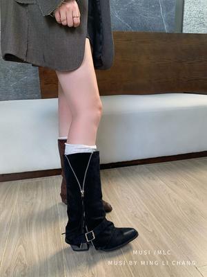 Осень-зима 2025 новые европейские и американские ретро квадратный носок полированная замша пряжка для ремня штанины ботильоны молния длинные сапоги