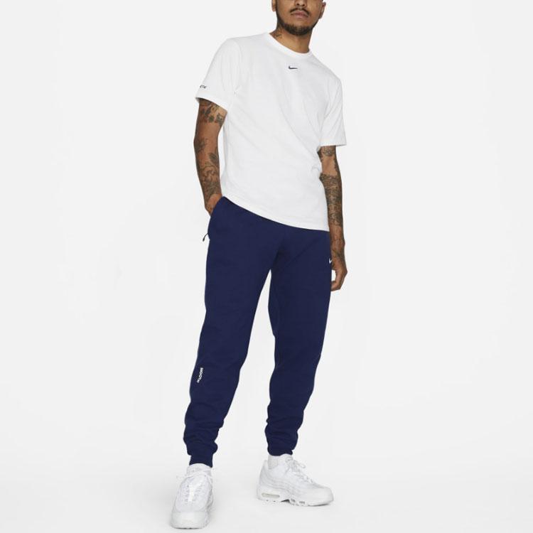 Nike Флисовые брюки X Drake Nocta Series Cardinal Stock с мини-логотипом сбоку и мужскими брюками со светоотражающей внутренней частью, темно-синие DA4105-492