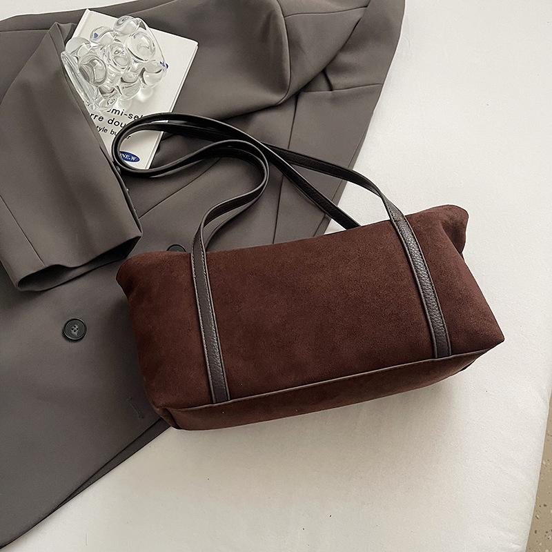 Осенне-зимняя замшевая сумка женская 2025 новая для通勤, универсальная, для работы, нишевая, одноплечевая, подмышечная сумка-подушка