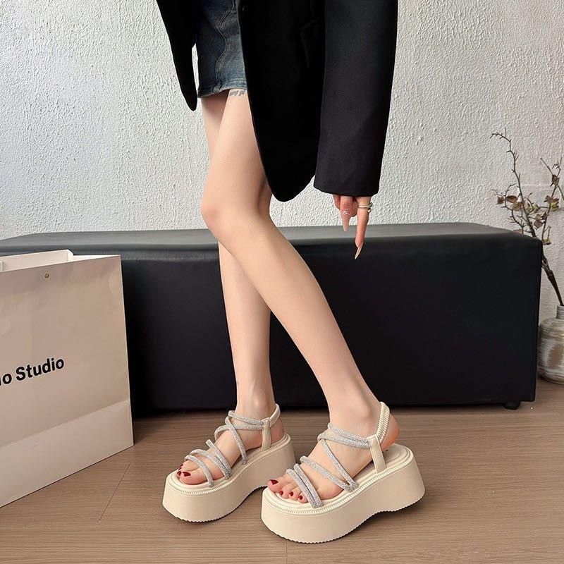 Модели весна-лето 2025 года, универсальный сказочный стиль с юбкой, римские пляжные сандалии со стразами, сандалии на платформе в корейском стиле, женские