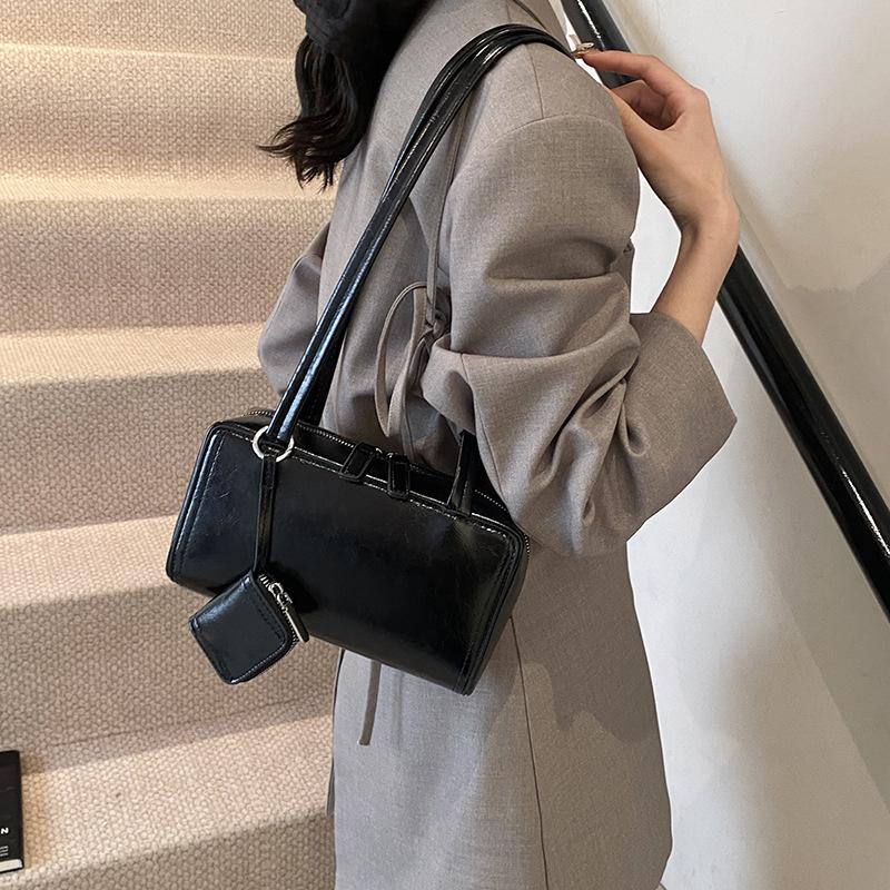 2025 Small Square Bag Premium Sense Shoulder Bag Underarm Bag Earphone Bag Female