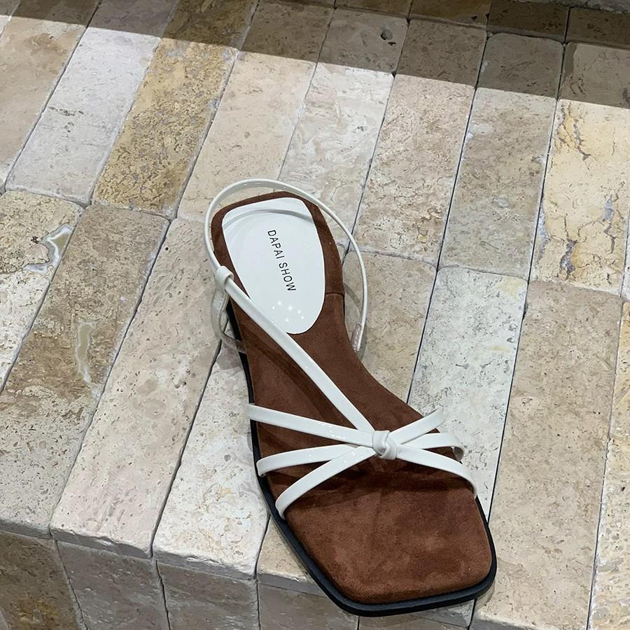 Женские босоножки на танкетке с мягкой подошвой, сдержанный стиль, квадратный носок, римский дизайн, открытый носок, высокие каблуки, модные, 2025, новое лето