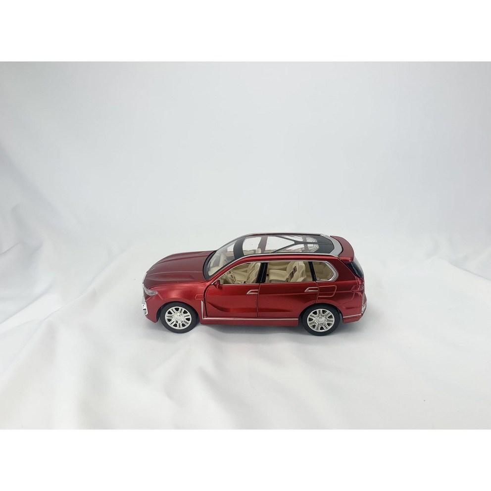 1:24 Scale Die-Cast BMW X7 SUV Collectible Model Car Toy - Red Edition
