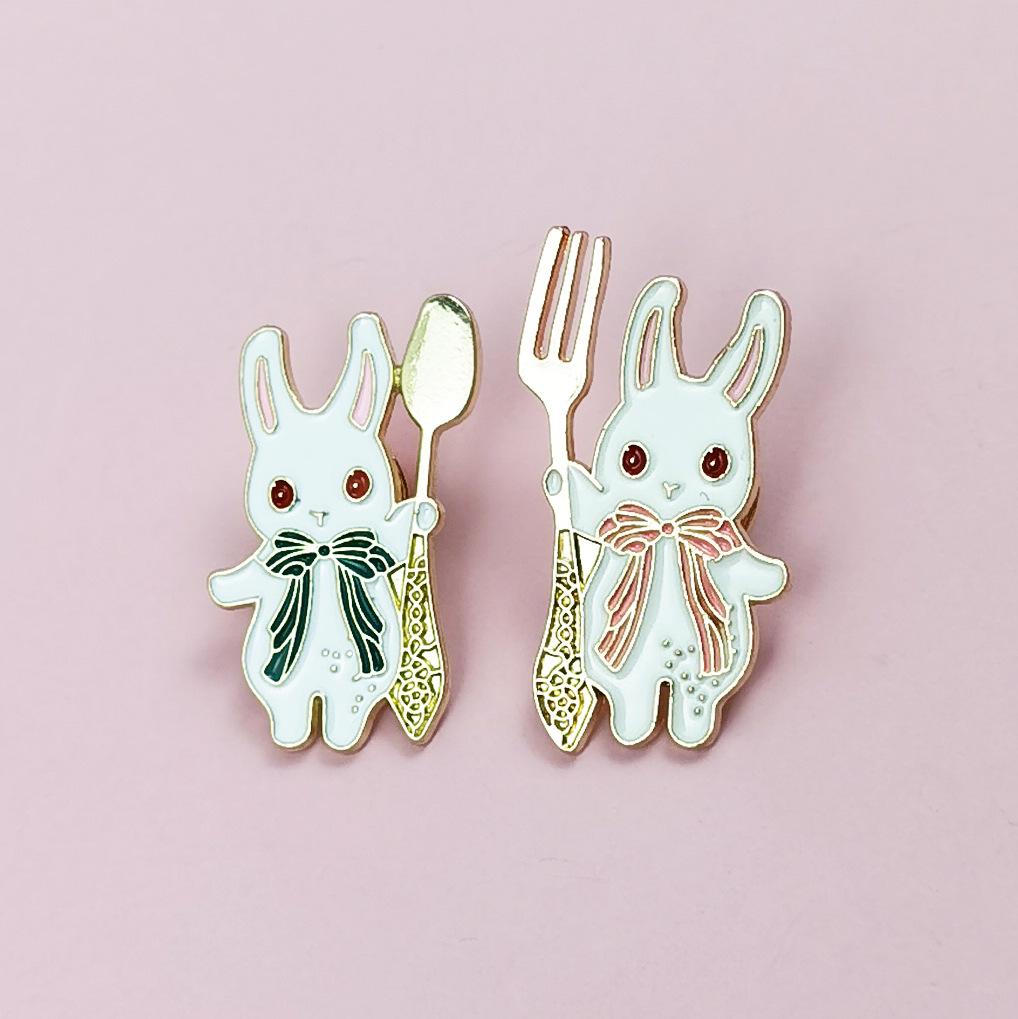 Personalized Cartoon Rabbit Fork Brooch - Cute Animal Metal Badge for Clothing Accessories