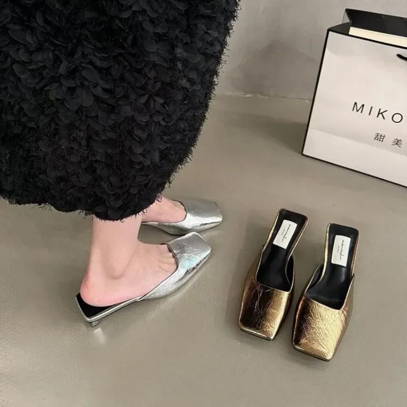 Модные женские тапочки, дизайнерские мюли с металлической пряжкой, плоские каблуки, квадратный носок, неглубокие туфли, повседневные женские сандалии для улицы