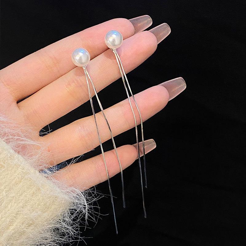 Пара французских жемчужных сережек с подвесками сзади, с длинными текстурированными серьгами-кисточками и швензами