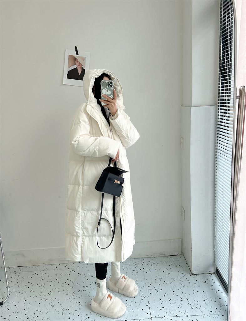 Белая куртка на утином пуху женская ins tide 2024 новая свободная выше колена зимняя куртка средней и длинной длины с капюшоном