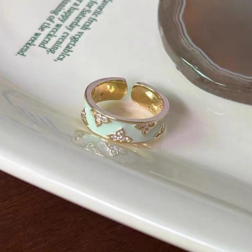 Эмаль, капельная глазурь, бабочка и перламутр, серебряное кольцо - элегантные, не тускнеющие женские украшения