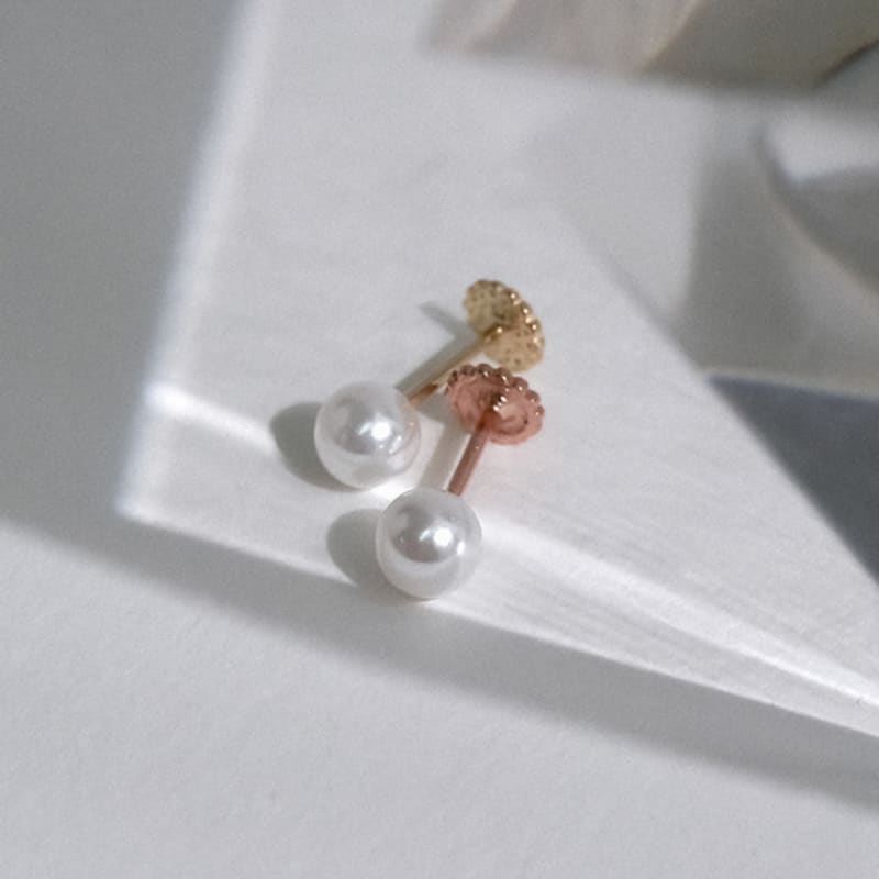 JEWNEL 14K Milk Pearl Labret Piercing (2 sizes)