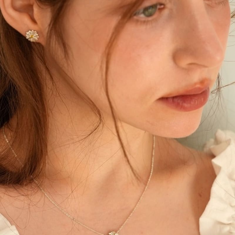 BELLOOGGI Daisy Sapphire necklace(S) Daisy Yellow Sapphire Necklace