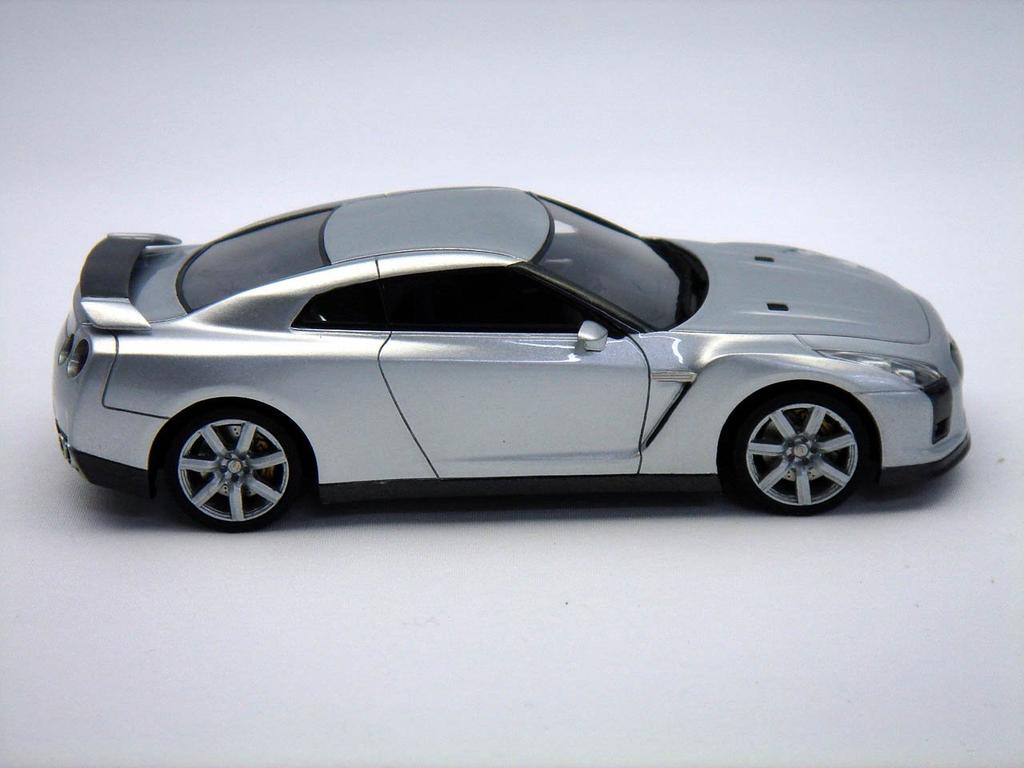 Юбилейная смоляная миниатюрная модель автомобиля Nissan Готовое изделие 1/43 GT-R Прототип/Серебристый