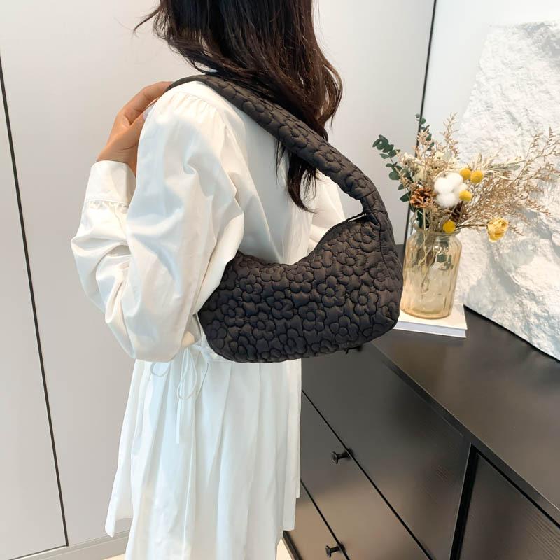 Простая и стильная сумка для поездок на работу под мышкой Простая и стильная сумка-тоут для поездок на работу 2024 года, сумка на плечо с нишевым дизайном