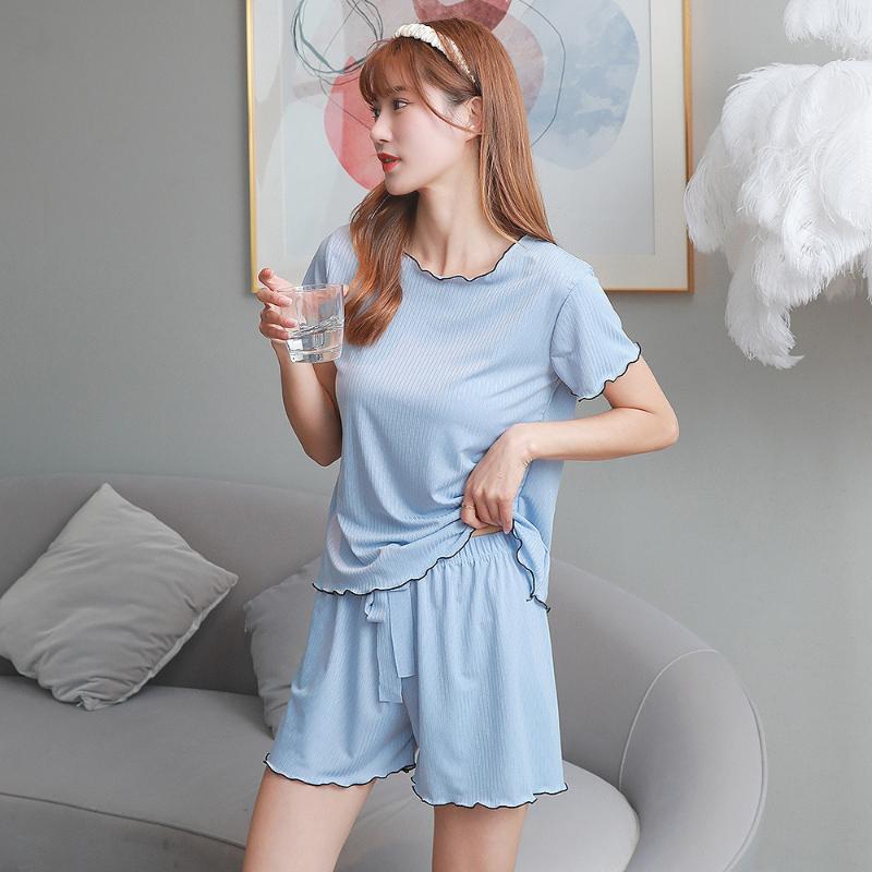 Ледяная шелковая пижама Женская с короткими рукавами и шортами Костюм из двух частей Корейский стиль Базовый классический осенний сладкий стиль Ins Свободный повседневный шикарный тренд домашней одежды