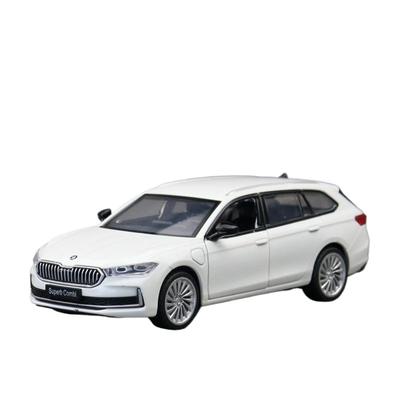 Масштаб 1/35 Skoda Superb Combi Седан Модель игрушечной машины MSZ Литой металлический миниатюрный Оттягивающийся Звук и свет Коллекция Подарок для детей Мальчик