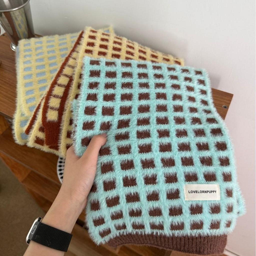 Small Checkered Knit Scarf - Soft, Non-Shedding, with a Cozy Feel for Autumn and Winter
