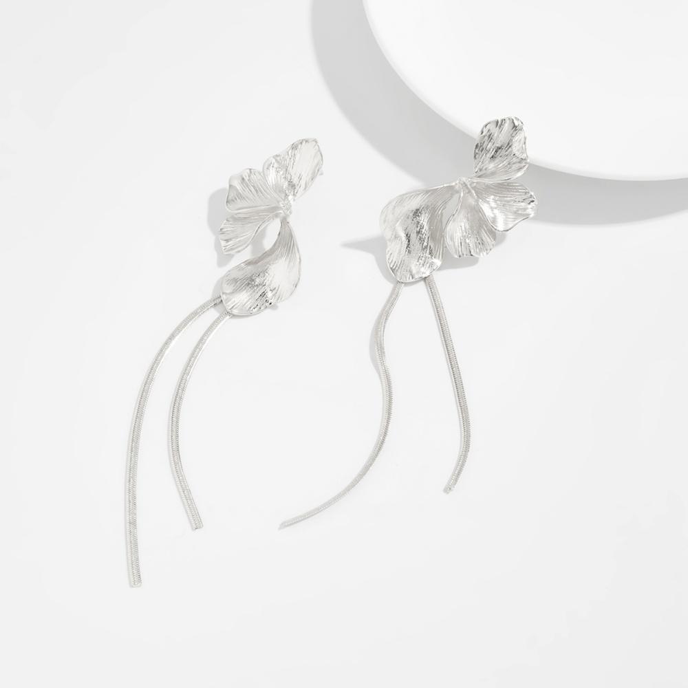 Charms Irregular Petal Flower Long Chain Tassel Earrings for Women Trendy Lady Party Earrings Accessories on Ear Fashion Jewelry