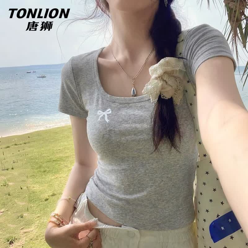 Женская укороченная облегающая футболка TonLion с U-образным вырезом и принтом в виде бантиков